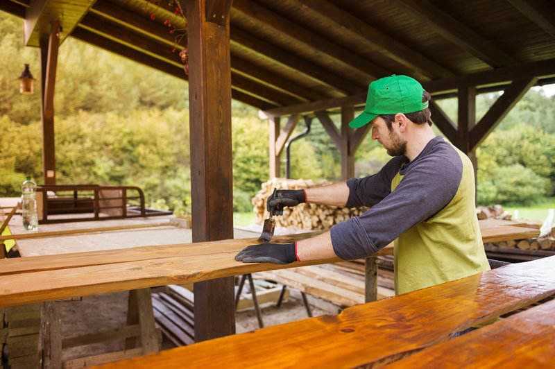 Métodos para proteger la madera de exterior en una reforma